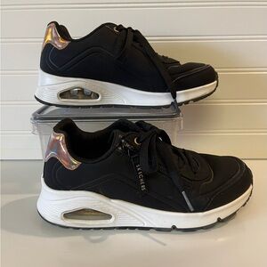 Size 4 Big Youth Kids SKECHERS Uno Gen1 Zip and Stride Black Gold Preowned EUC